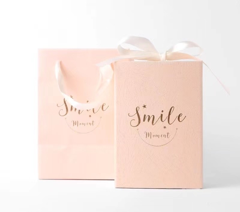 Cosmetic Package Coated Paper Foldable Box With Ribbon Hot Stamping